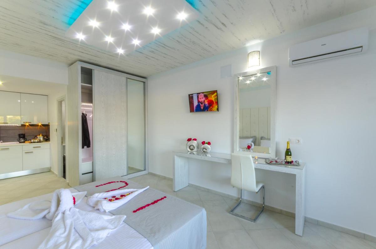 FTELIA LUXURY STUDIO ''QUATTRO'' - Housity