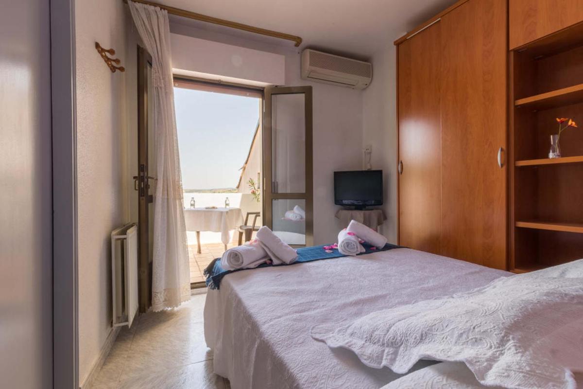 Hostal Arribes del Duero - Housity