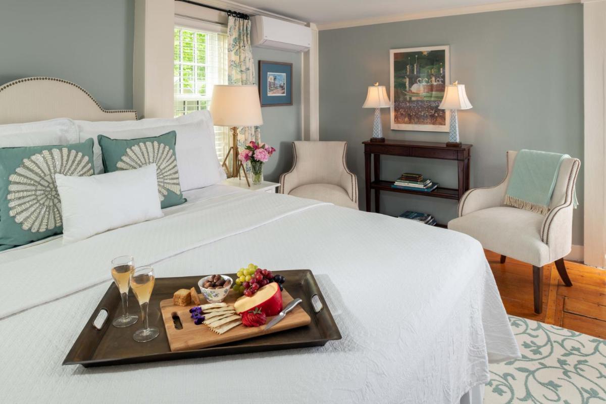 The Inn at Yarmouth Port - Housity