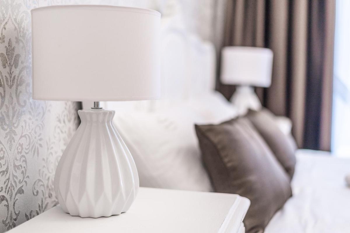 Premium - Bed & Breakfast - Housity