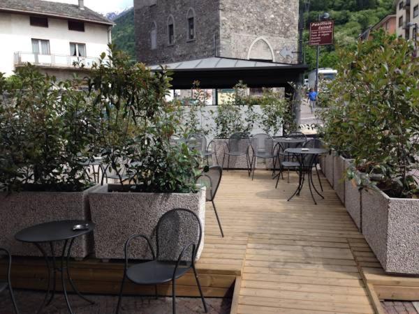 De La Tour - Housity