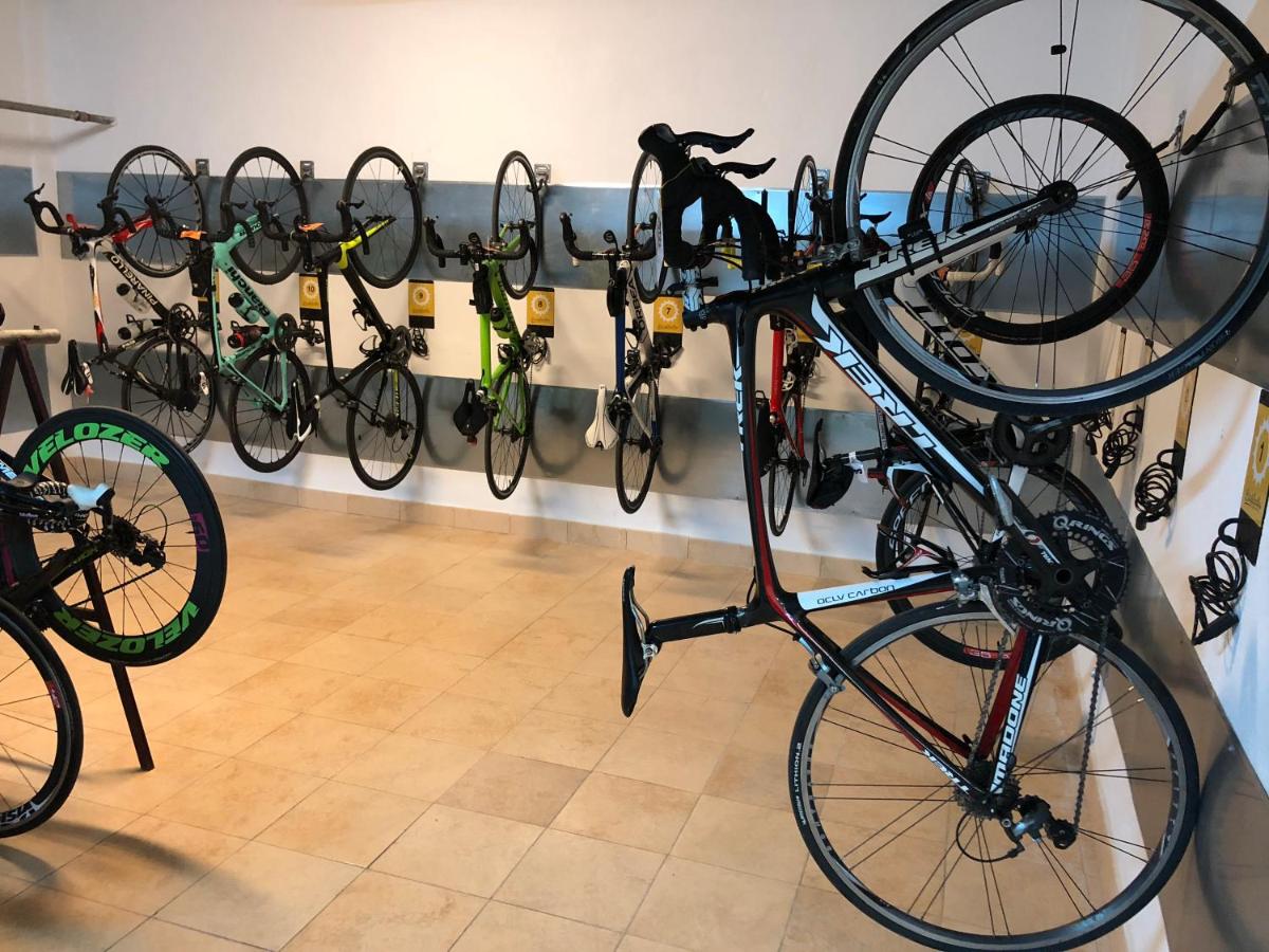Montar en bicicleta en Impressive Playa Granada Golf o alrededores