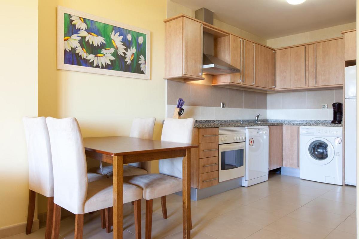 Apartamentos Playamarina - Housity
