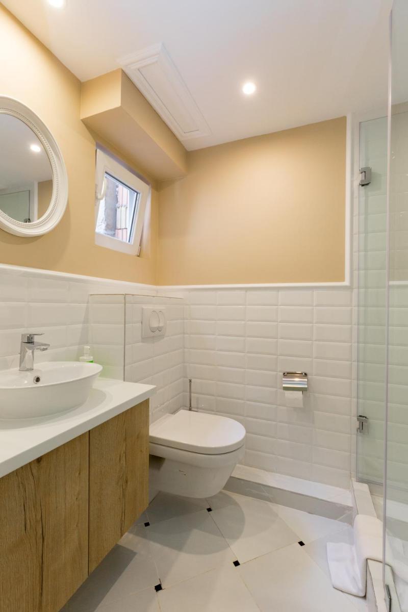 Roland Apartments - Housity