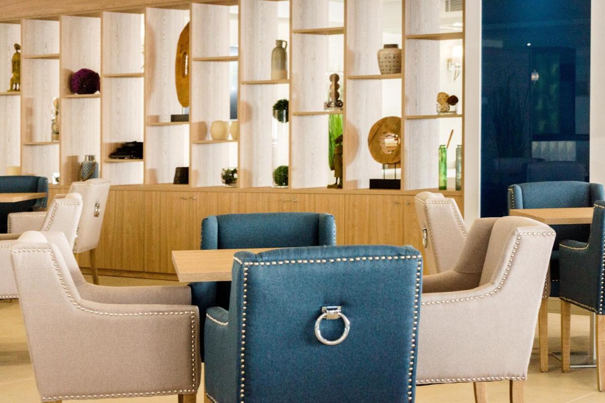 Zona de estar de Tomir Portals Suites - Adults Only