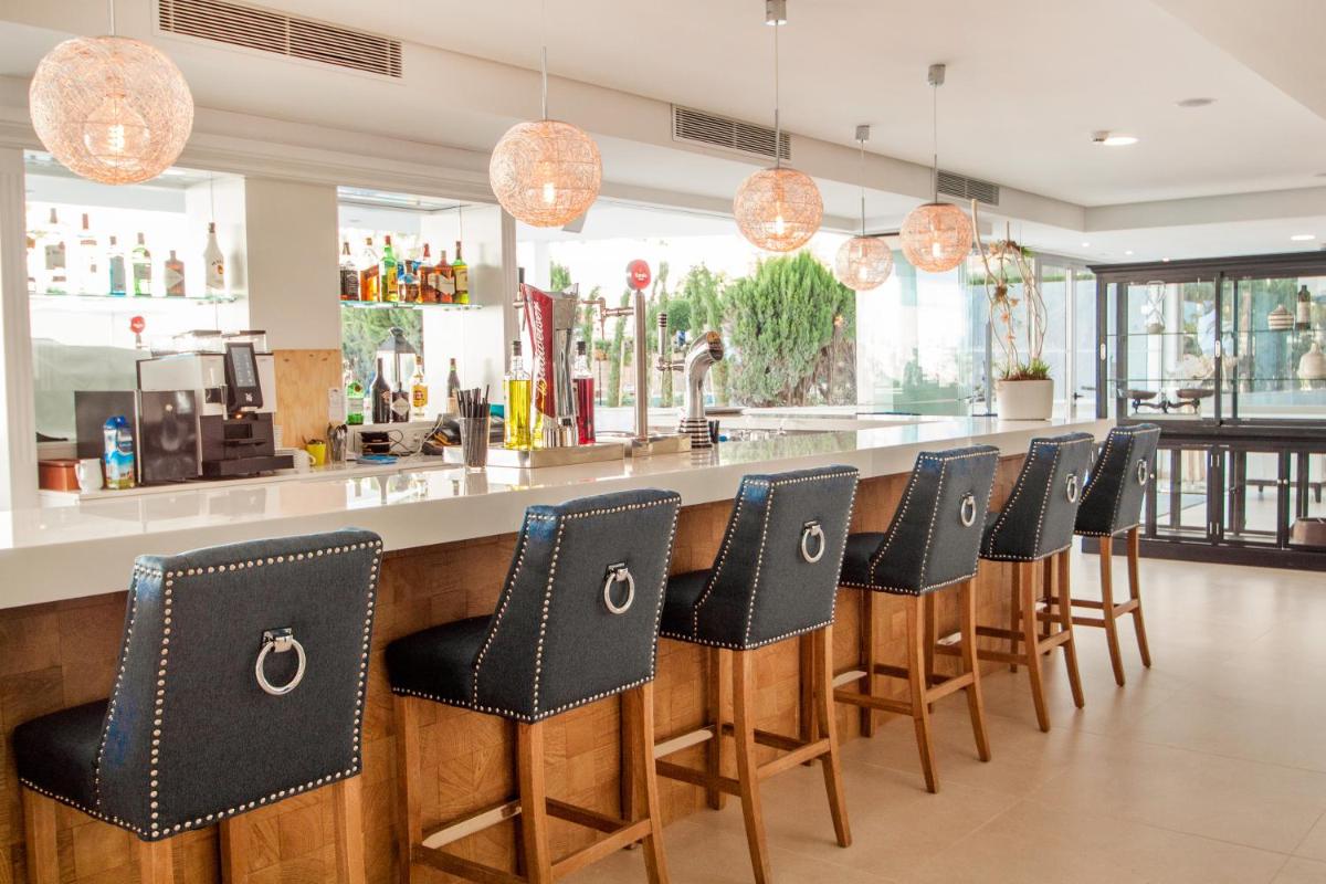 Bebidas en Tomir Portals Suites - Adults Only