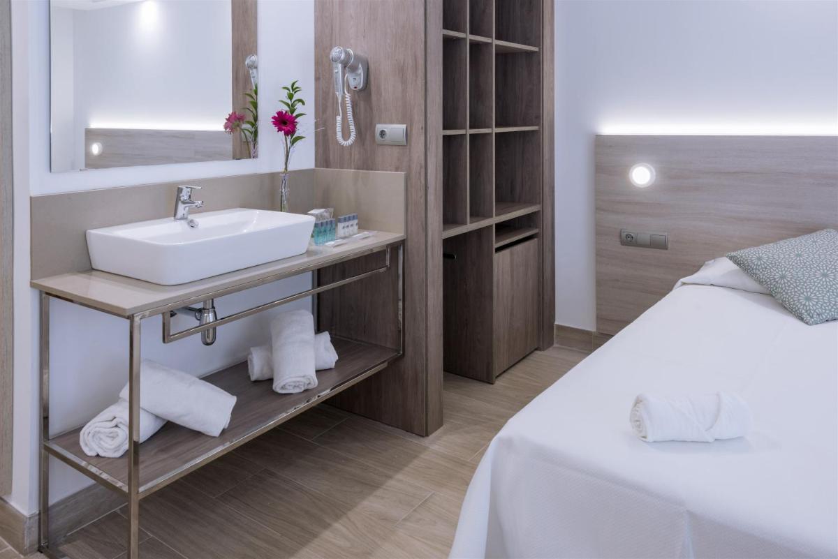 Cama o camas de una habitación en 4R Salou Park Resort II