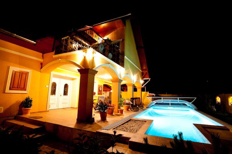 Villa Mikes Siófok - Housity