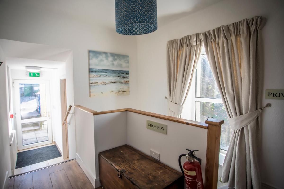 Waters Edge Holiday Apartments - Housity