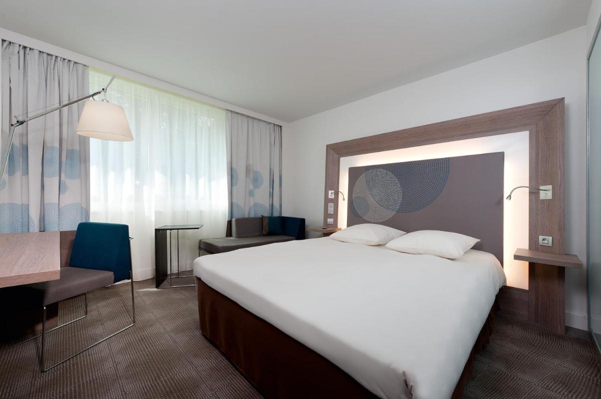 Un ou plusieurs lits dans un hébergement de l'établissement Novotel Fontainebleau Ury