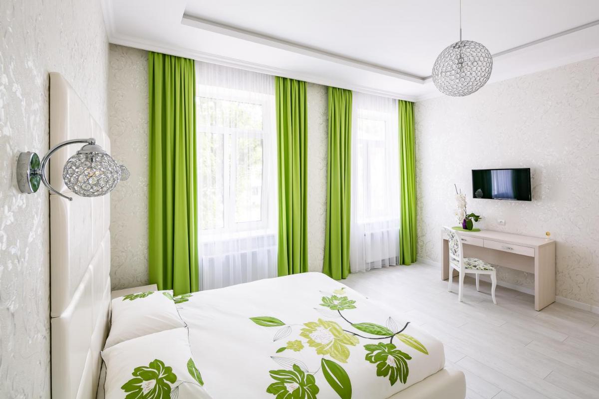 Crystal Apartments - Housity