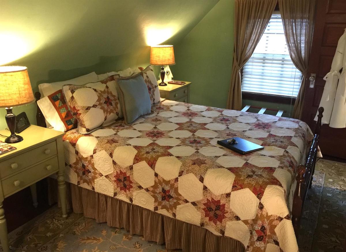 The Lancaster Bed and Breakfast - Housity