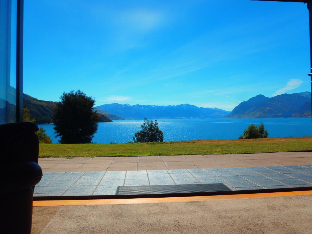 Lakefront Bellevue Lake Hawea Wanaka - Housity