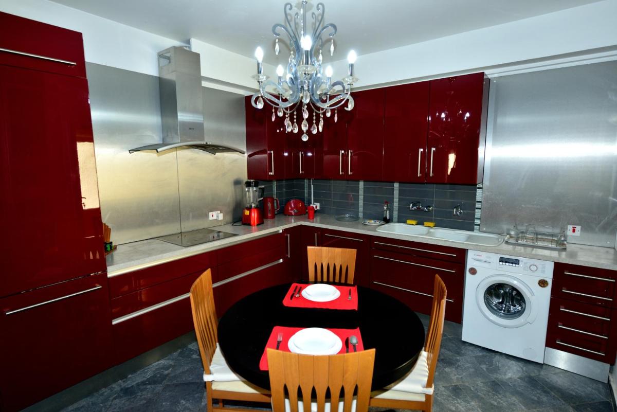 Suitetrails - 50 meters to the beach 3 bedroom appartment