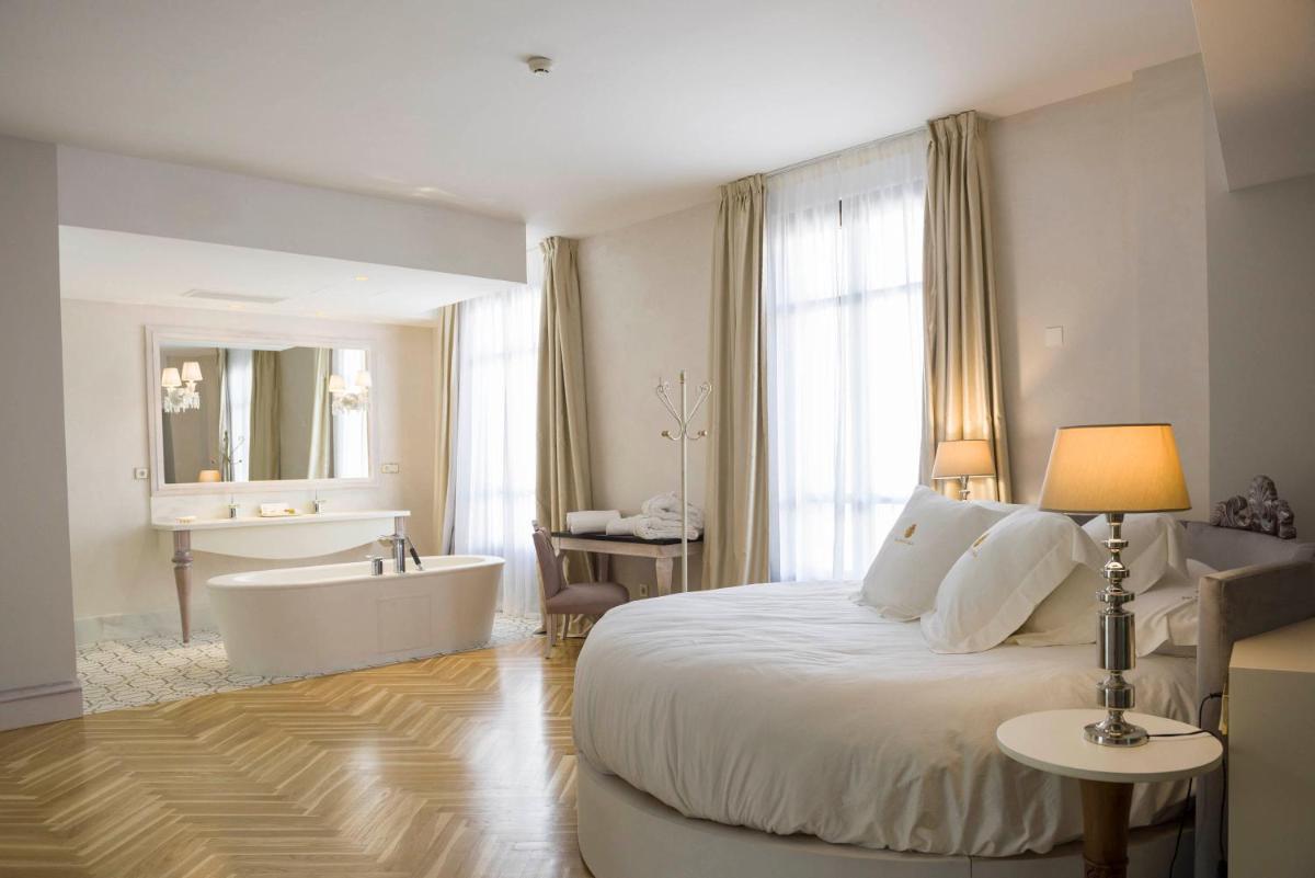 Cama o camas de una habitación en Hotel Palacio De Úbeda 5 G.L