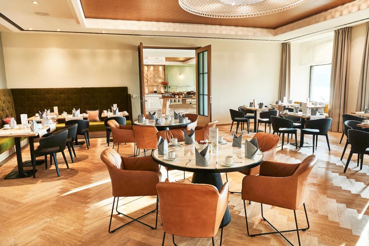 Ein Restaurant oder anderes Speiselokal in der Unterkunft Steigenberger Inselhotel