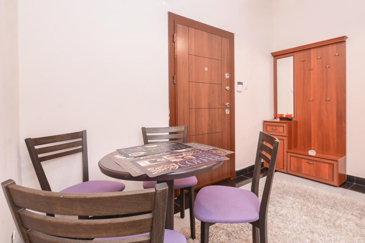 TOP CENTER The Coffee House One Bedroom Apartment - Housity