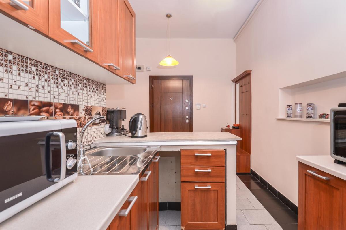 TOP CENTER The Coffee House One Bedroom Apartment - Housity