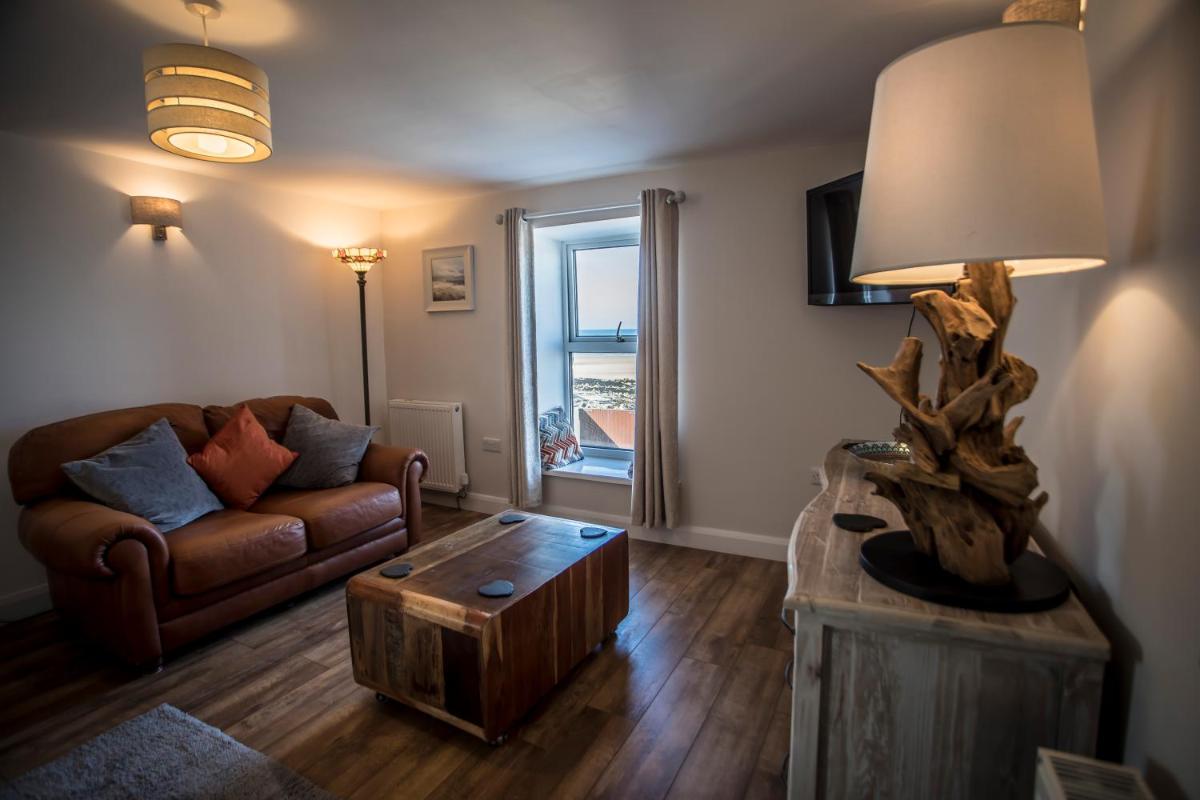 Waters Edge Holiday Apartments - Housity