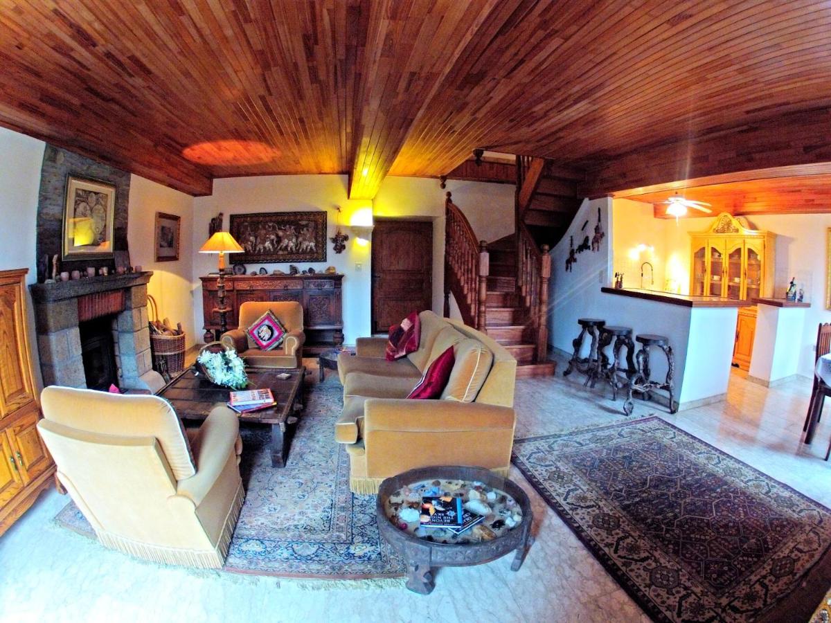 'Le Archeologist' Apartment at Chateau Le Mur - Housity