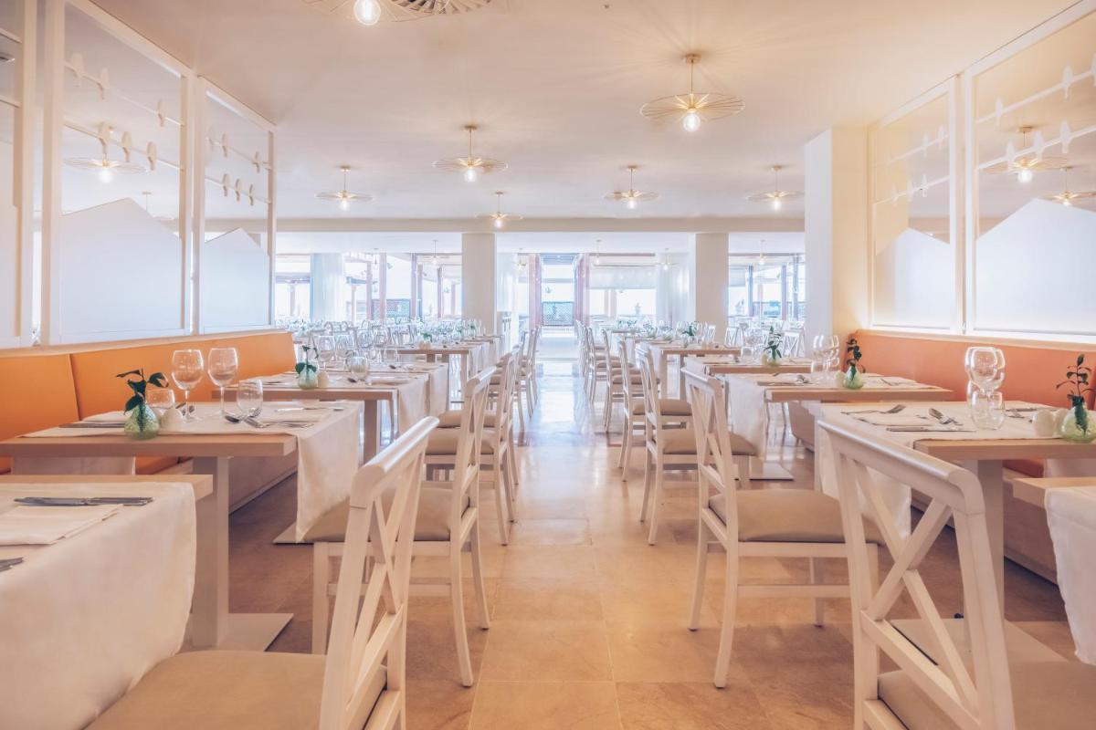 Un restaurante o sitio para comer en Iberostar Selection Fuerteventura Palace