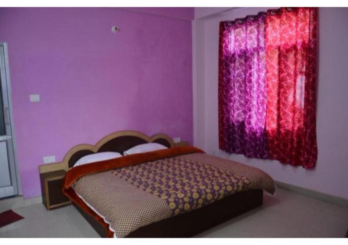 Mountain Facing Rooms in Shimla - Housity