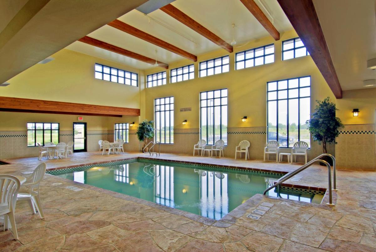 Country Inn & Suites by Radisson, Middleton - Madison West - Housity