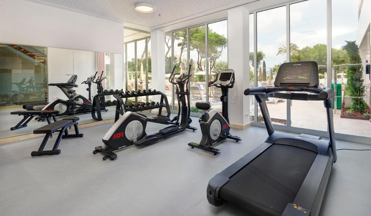 Gimnasio o instalaciones de fitness de Hipotels Bahia Cala Millor - Adults Only