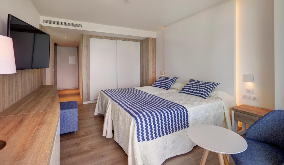 Cama o camas de una habitación en Hipotels Bahia Cala Millor - Adults Only