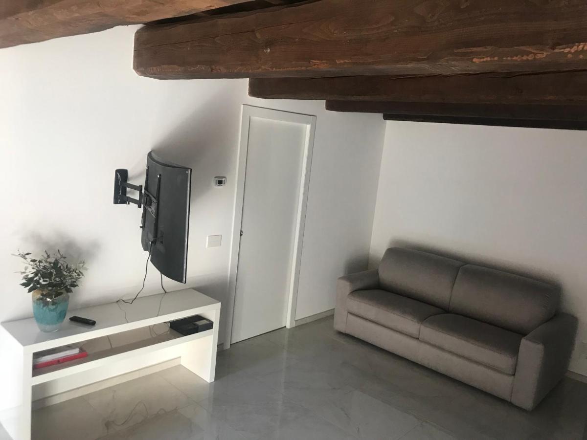 Moderno affaccio su via Mazzini - Housity
