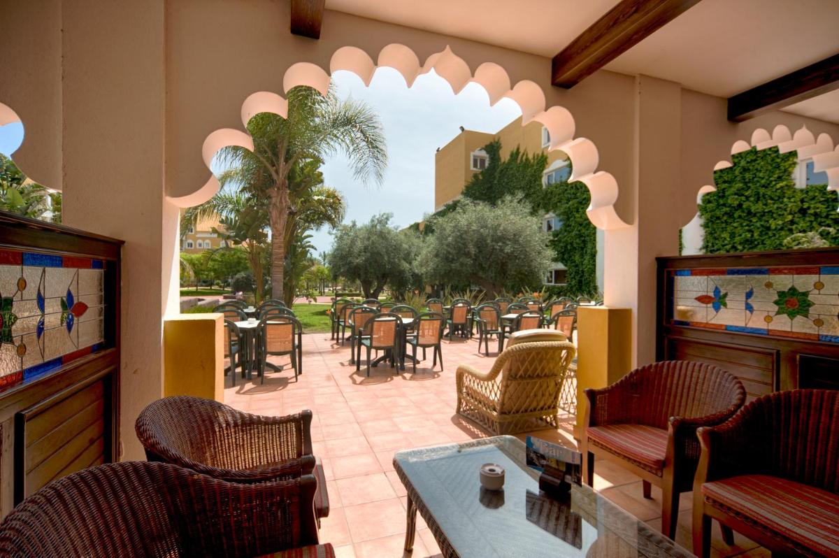 Un restaurante o sitio para comer en Playazimbali