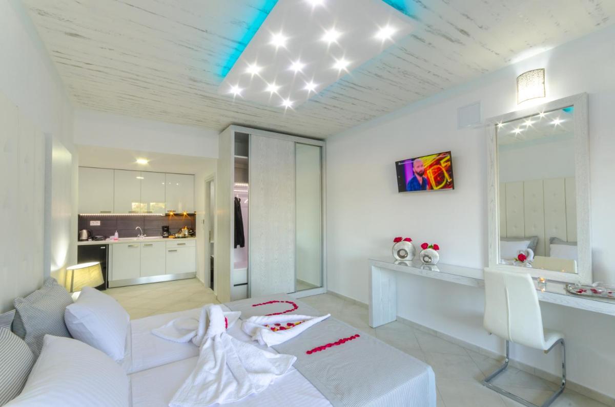 FTELIA LUXURY STUDIO ''QUATTRO'' - Housity
