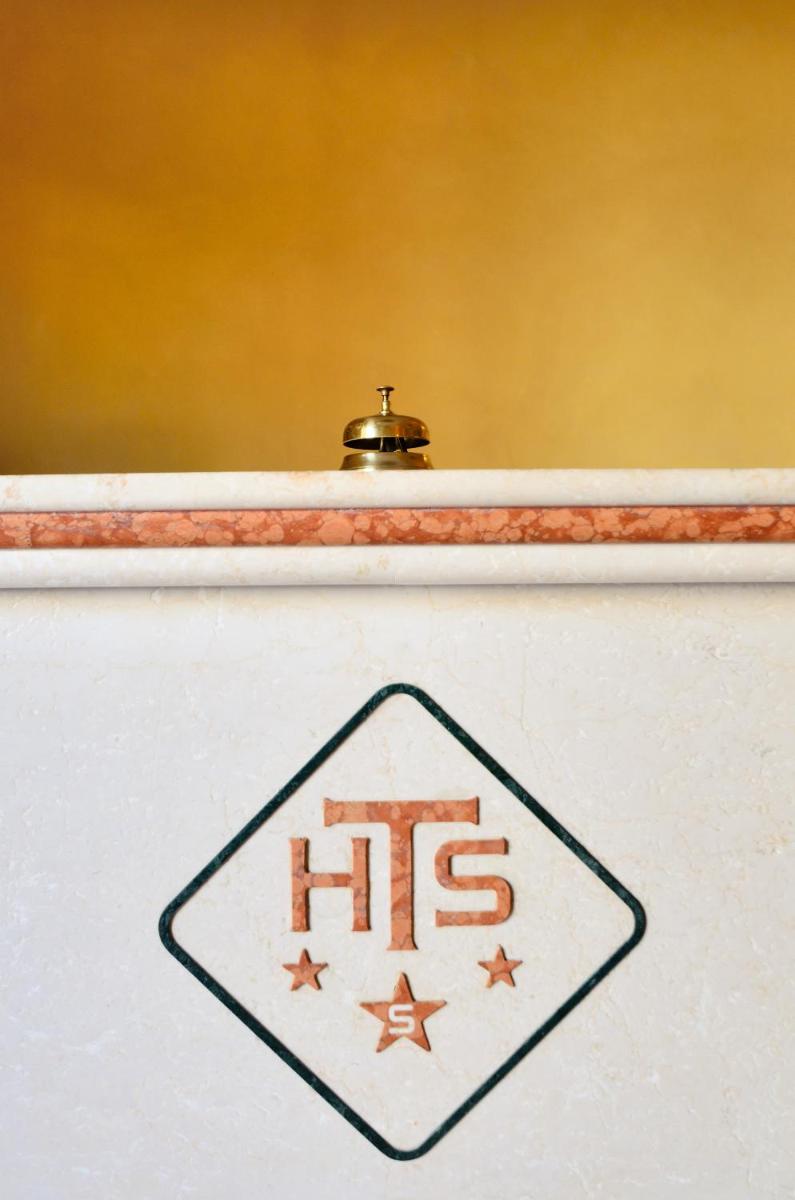 Hotel Tito Serrano' - Housity