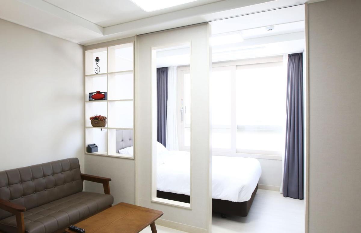 AM Hotel - Housity