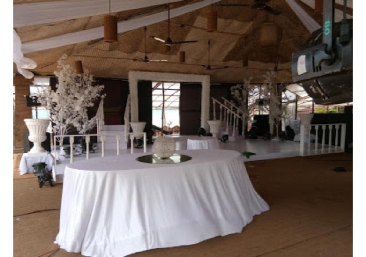 Friends clubhouse 2 Near La Calypso hotel - Housity