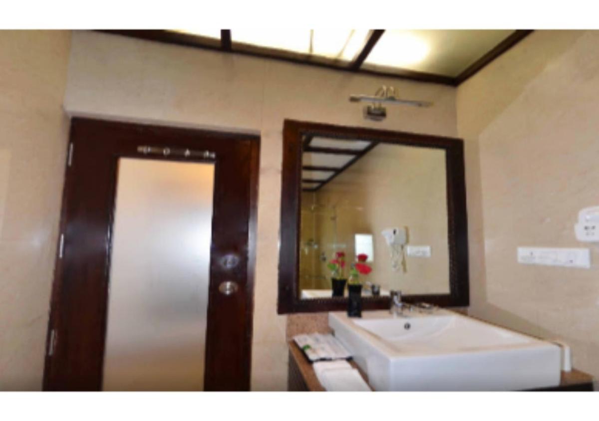 Friends clubhouse 2 Near La Calypso hotel - Housity