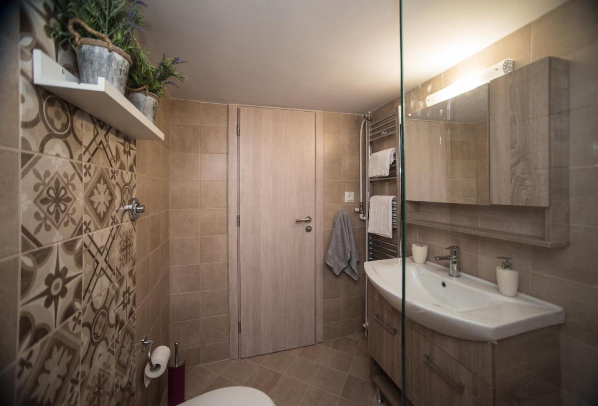 Suitetrails - Real Central New Flat - 1' to Metro - Direct Acropolis,Pireus - Best heating and cooling system