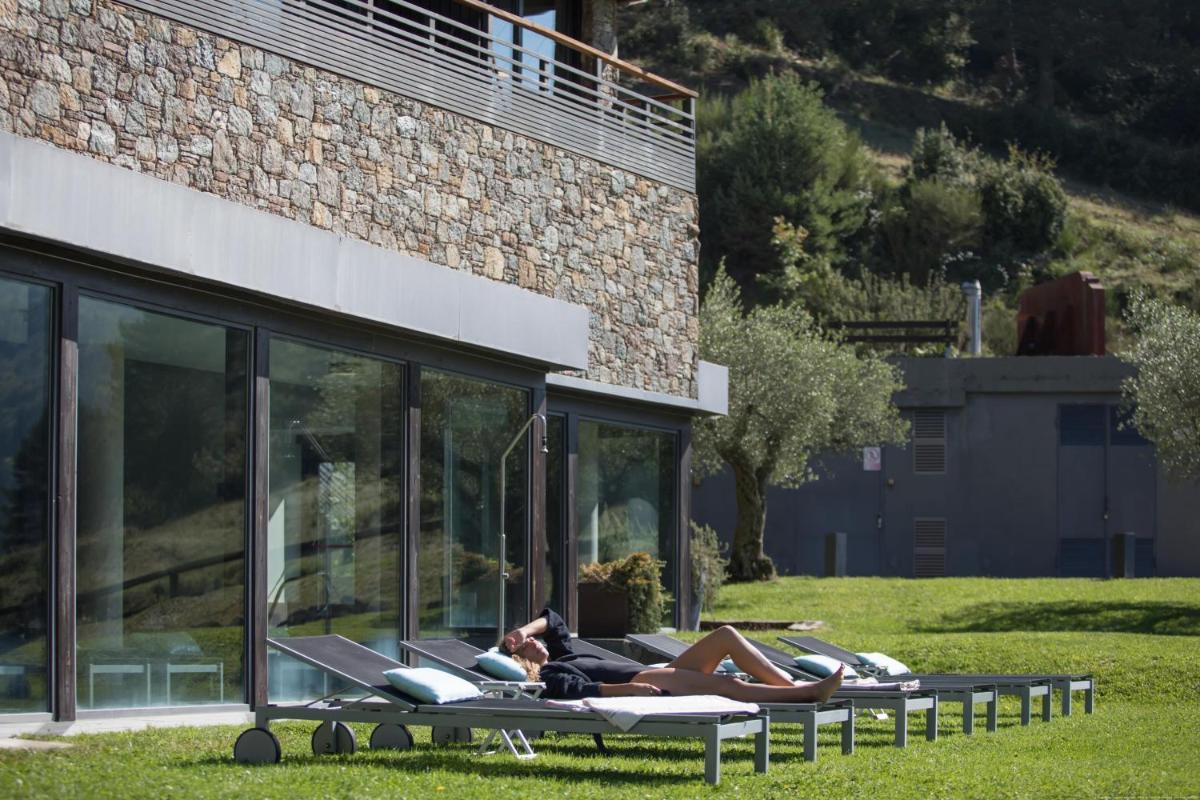 Jardín al aire libre en Hotel Rural-Spa Resguard Dels Vents