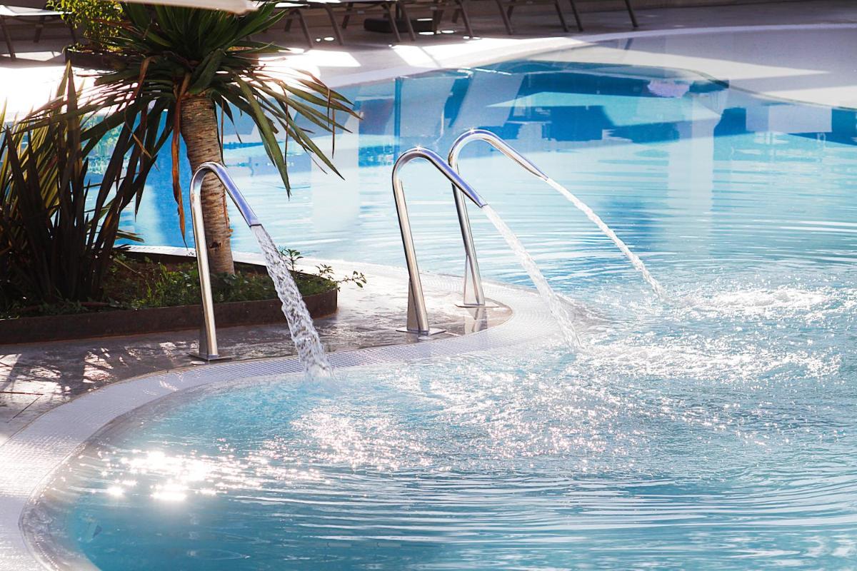 Piscina en o cerca de BG Caballero