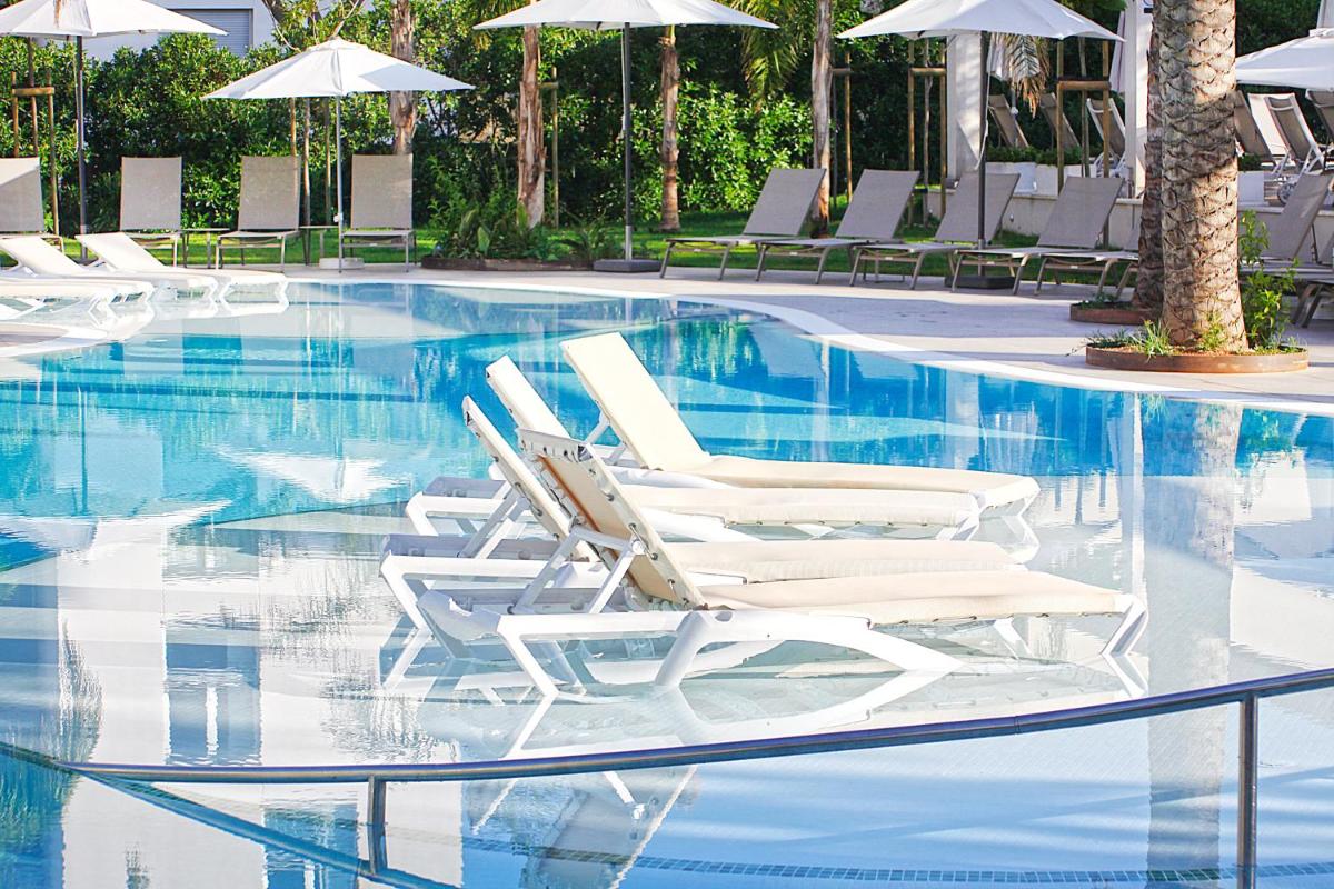 Piscina en o cerca de BG Caballero