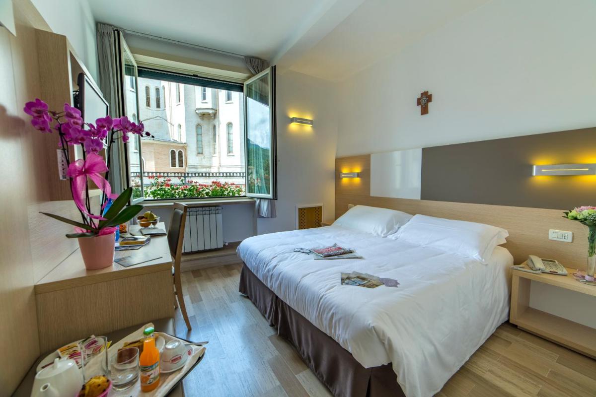 Hotel Delle Rose - Housity