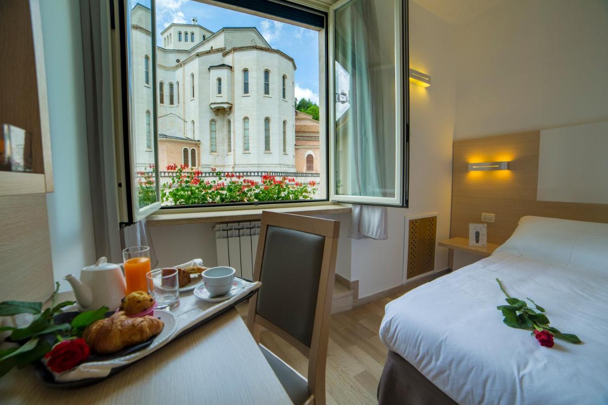 Hotel Delle Rose - Housity