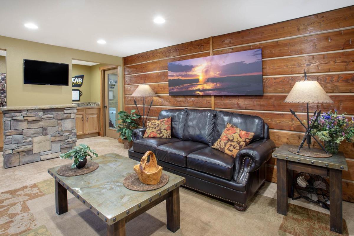 Travelodge by Wyndham Gardiner Yellowstone Park North Entr - Housity