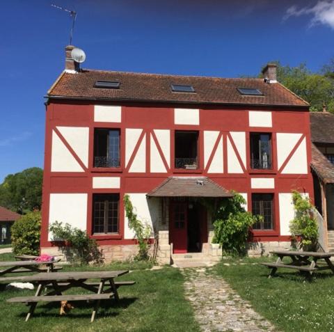 Chambres au Domaine de Seraincourt - Housity