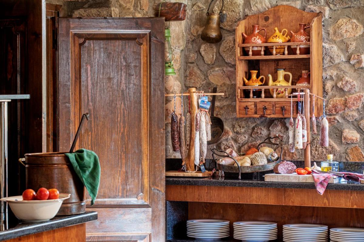 Una cocina o zona de cocina en Mas Tapiolas