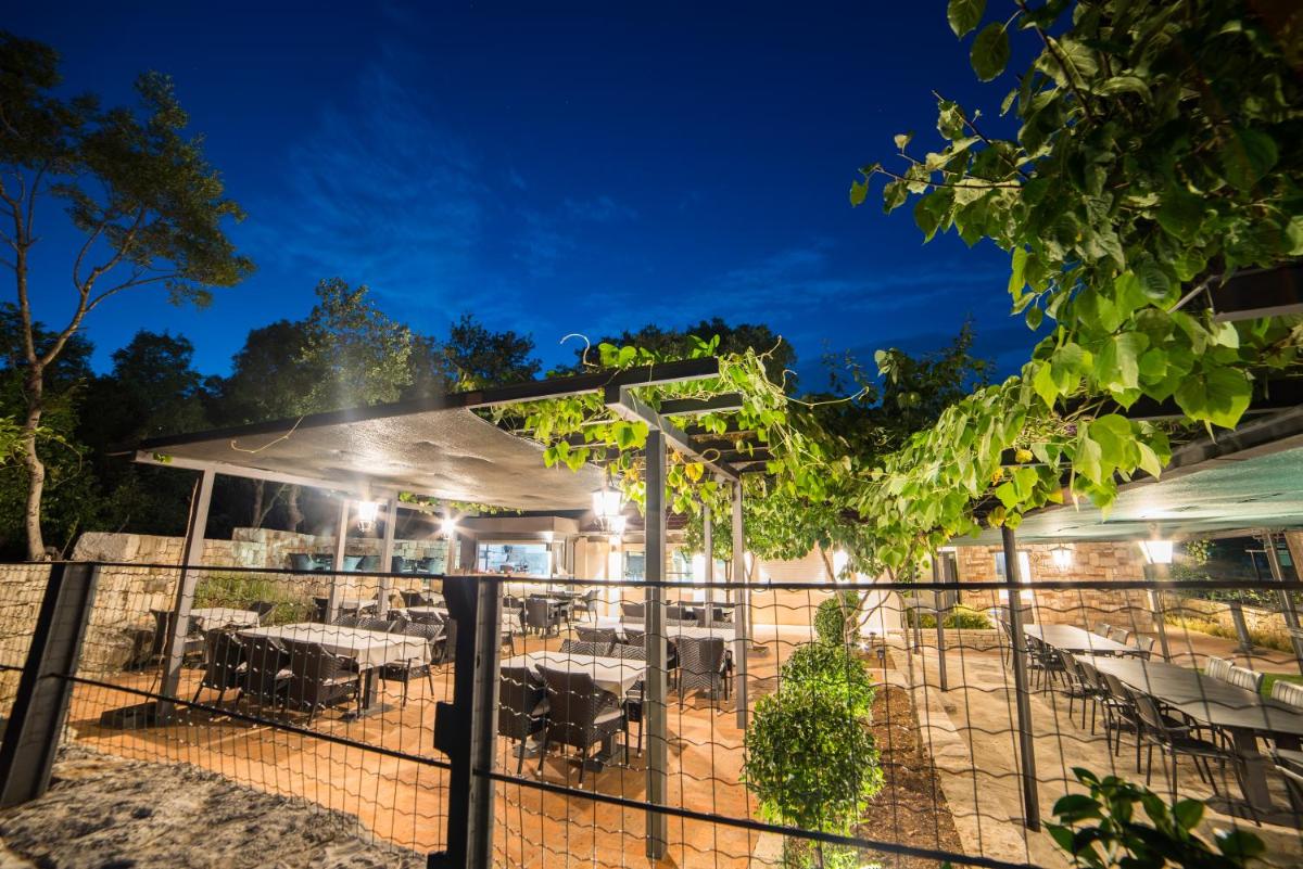 Hotel Stanica Ravno - Housity