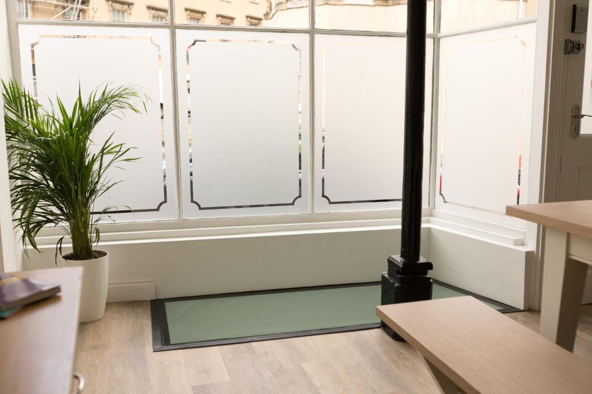 Ceres Two-storey apartment with Balcony and Courtyard in Bath City Centre - Housity