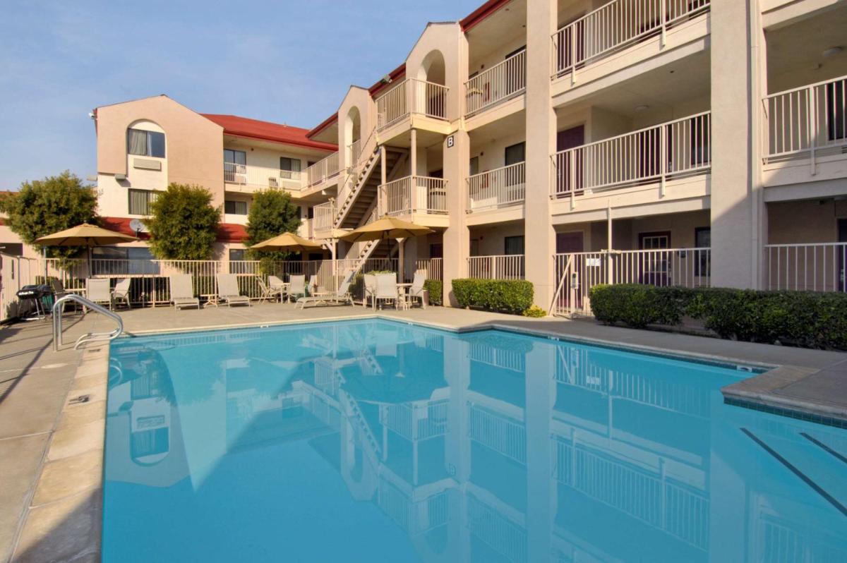 California Inn and Suites, Rancho Cordova - Housity