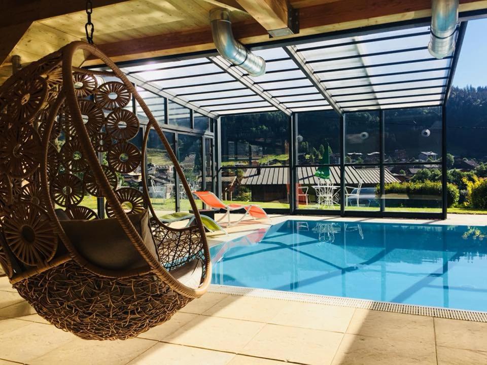 Piscine de l'établissement Hotel Alpina ou située à proximité