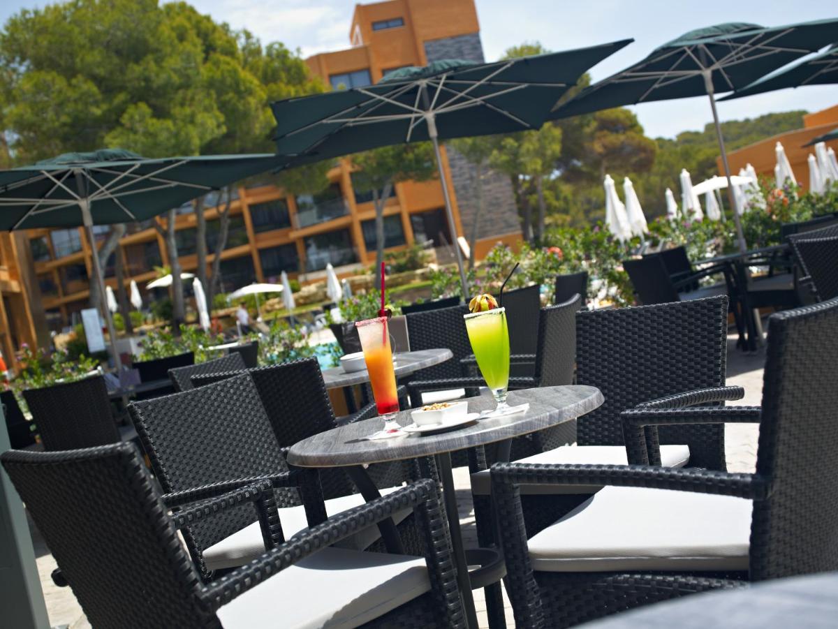 Un restaurante o sitio para comer en Protur Turo Pins 4* SUP